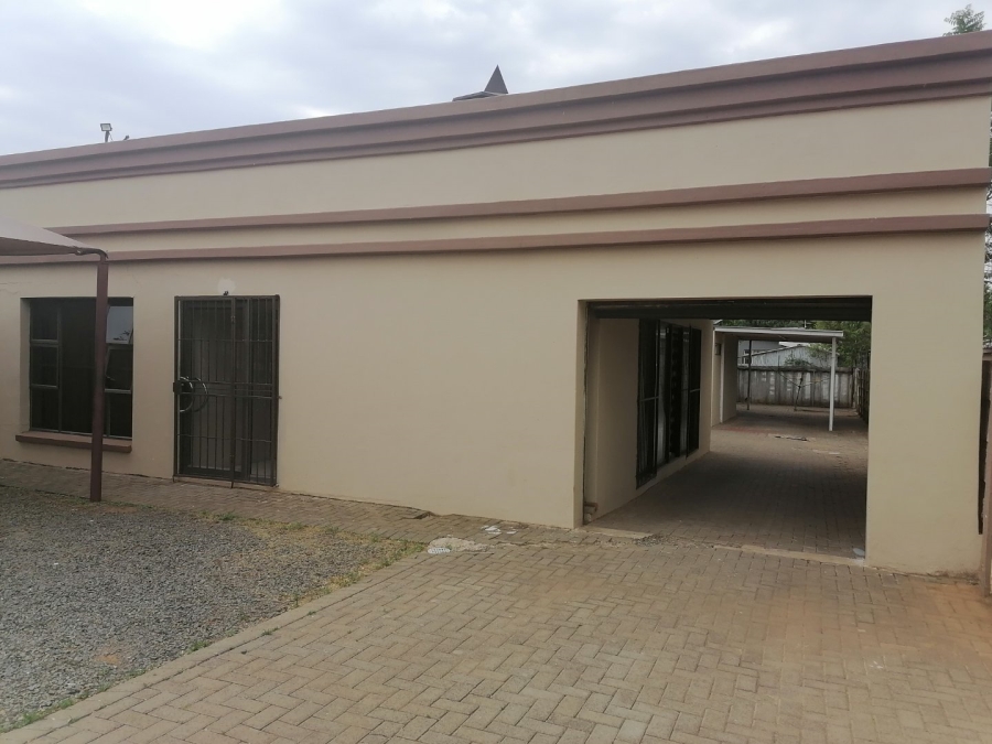 12 Bedroom Property for Sale in Brandwag Free State